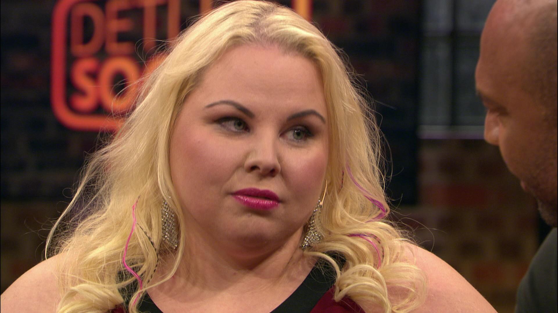 Kurvige Frau Wickelt Jeden Mann Um Den Finger Kurvige Frau Wickelt Jeden Mann Um Den Finger